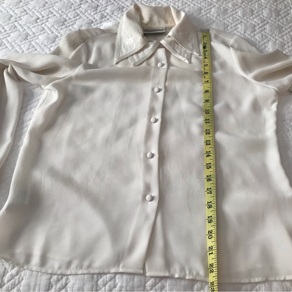 Susan Bristol Petites Embroidered Elegant Cream Blouse Size 4P - Picture 5 of 6